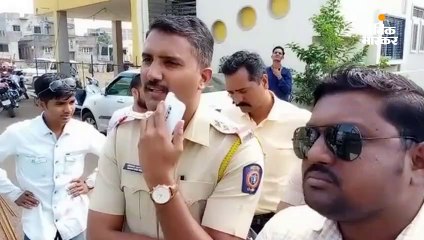 टावर पर चढ़ा शिवसेना का कार्यकर्ता