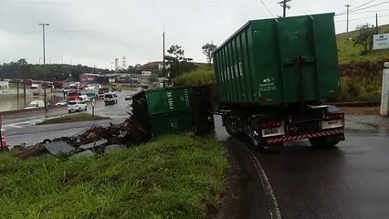 Alagamento por conta da chuva em Viana
