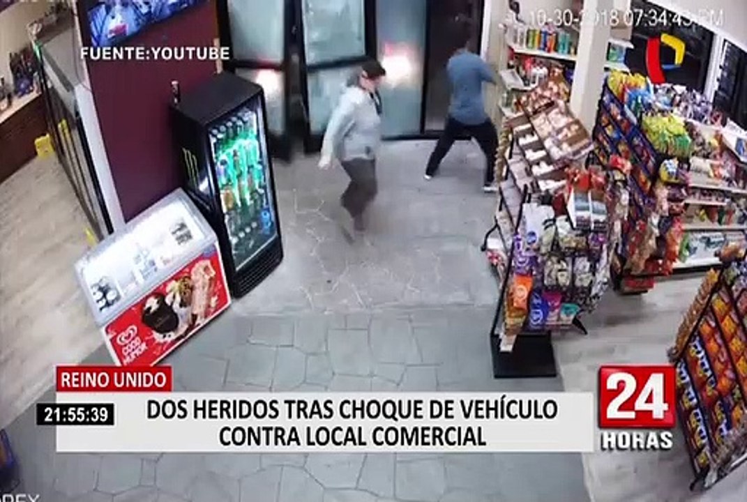 Inglaterra: camioneta fuera de control se estrella contra una tienda