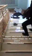 Güzel sanatlar lisesi öğrencilerinin eşyaları merdivene atıldı