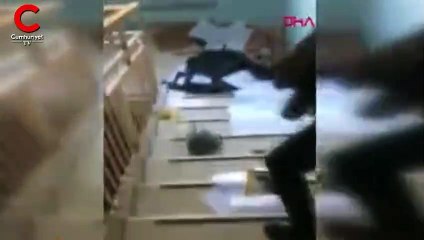  Öğrencilerin eşyaları merdiven boşluğuna atıldı