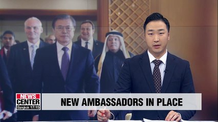 Moon receives credentials from 12 new foreign ambassadors