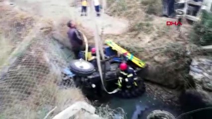 Denizli tır'ın çarptığı traktör kanala devrildi 1 yaralı