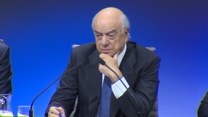 El juez imputa al expresidente del BBVA Francisco González