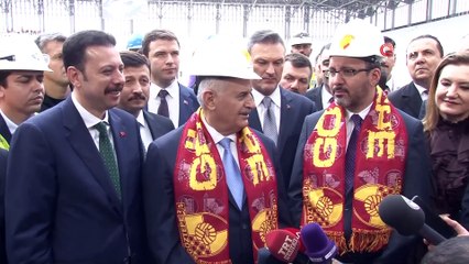 Bakan Kasapoğlu ve Binali Yıldırım, Alsancak ve Göztepe Stadyumlarını gezdi
