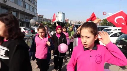 Öğretmen ve öğrenciler "Çocuk Hakları" için yürüdüler