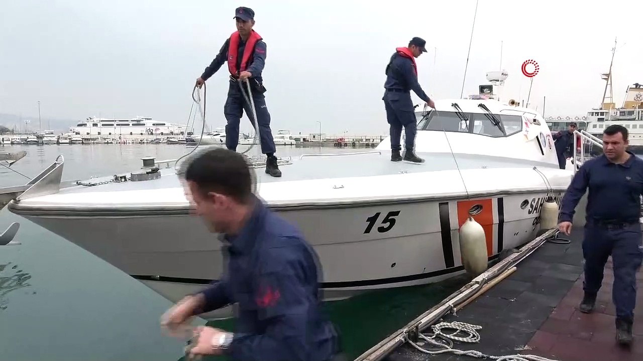 Denizin ortasında fenalaşan balıkçıyı sahil güvenlik kurtardı