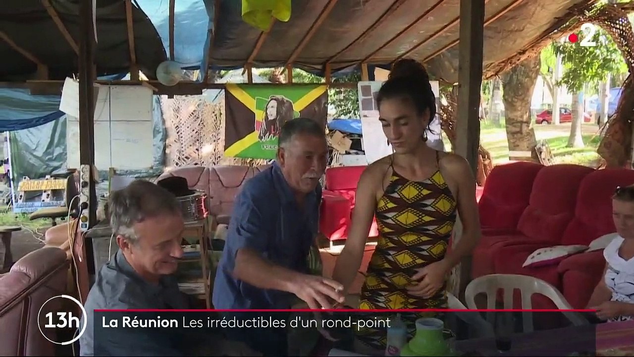 La Réunion : des "gilets jaunes" vivent sur un rond-point