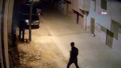 Çocuk hırsızların hayır parasını çaldığı anlar kamerada