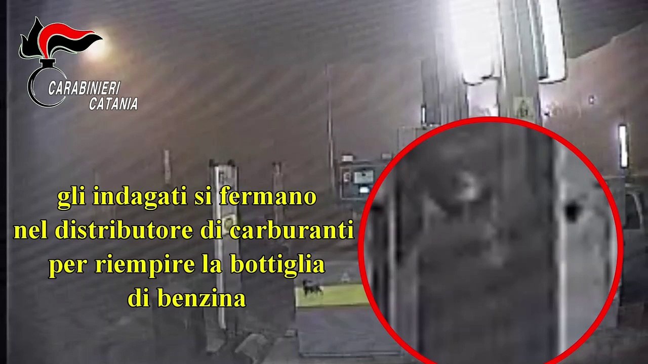 Caltagirone (CT) - Brucia auto all'ex compagna con l'aiuto di amici, 3 arresti (14.11.19)