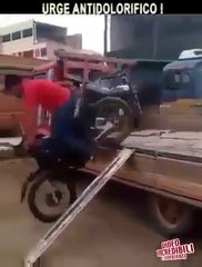 Momentos de rir com quedas imprevistas de pessoas