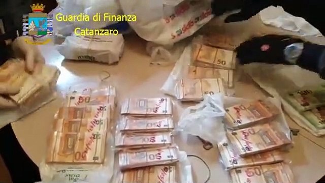 Lamezia Terme (CZ) - Sequestrato arsenale da guerra in operazione ''Buitre Malo'' (14.11.19)