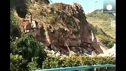 Un rocher gigantesque se décroche et bloque cette autoroute chinoise