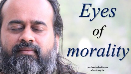 Acharya Prashant, with students: Do not look at a man through eyes of morality