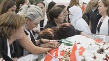 Manifestantes libaneses entierran a su primer muerto entre bloqueo político