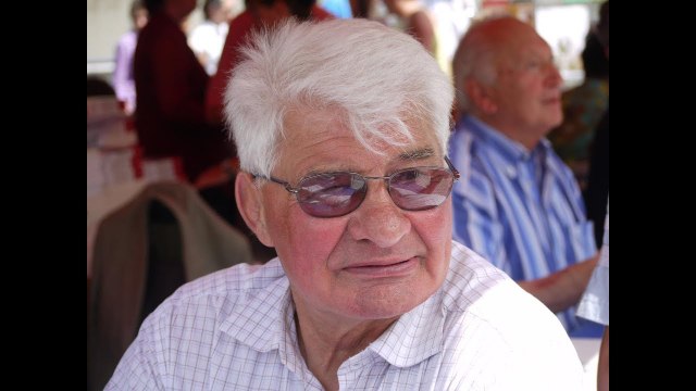 La m_ort de Raymond Poulidor Bernard Hinault, vainqueur du Tour de France, est triste