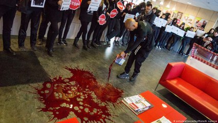 نباتيون متشددون يمارسون العنف لمنع أكل اللحوم في فرنسا