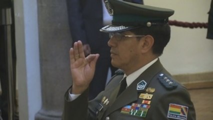 Nuevo comandante de la Policía boliviana toma juramento en un momento de transición