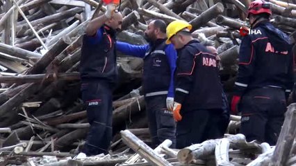 Göçük altındaki mühendisi arama çalışmaları 17 saattir devam ediyor