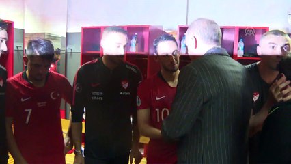 Cumhurbaşkanı Erdoğan, soyunma odasına inerek Millileri kutladı - İSTANBUL