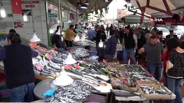 Denizli'de hamsi 20, çipura 35 liradan alıcı buluyor