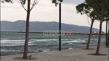 Report TV - Dallgë të mëdha, pezullohen lundrimet e mjeteve të vogla dhe të peshkimit në Vlorë