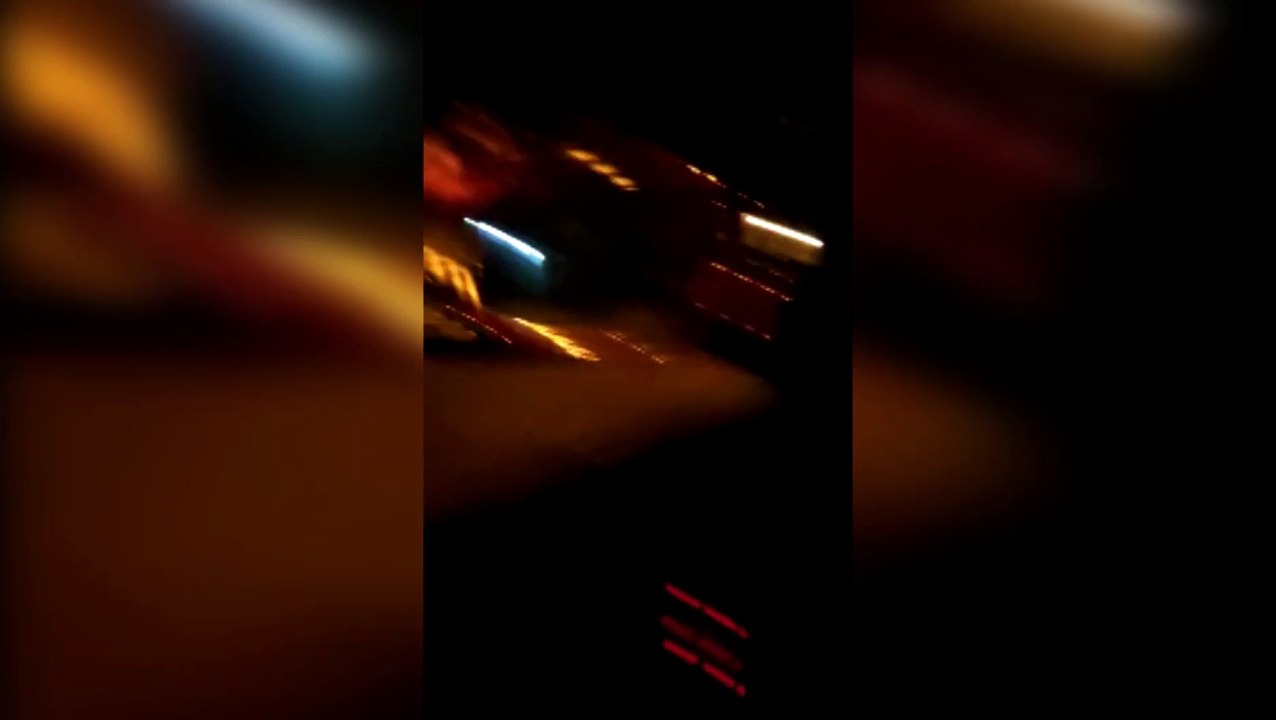 Homem filma casa em chamas no Bairro Neva