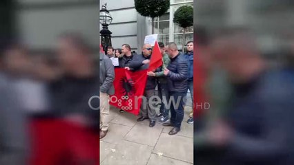 Ora News - Rama pritet me protesta në Londër, e akuzojnë për lidhje të qeverisë me mafian