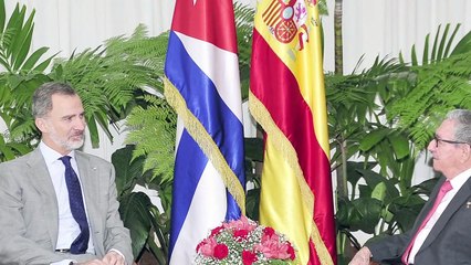 Publican la foto de la "visita de cortesía" del Rey a Raúl Castro