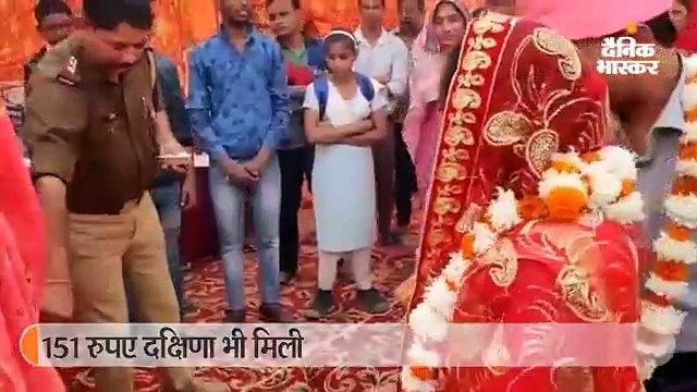 कोतवाल ने वैदिक मंत्रोच्चार कर विवाह कराया, दक्षिणा भी ली; सामूहिक विवाह में कम थे पुराेहित