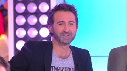 Cyril joue au jeu du "Poissard ou pas ?" avec Mathieu Madénian et danse avec un seau