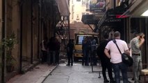 Beyoğlu'nda yıkımına başlanan binanın duvarı çöktü; 1 kişi altında kaldı