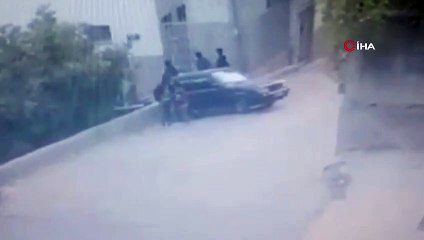 Siirt’te yokuşu çıkamayan araç 3 kişiye böyle çarptı