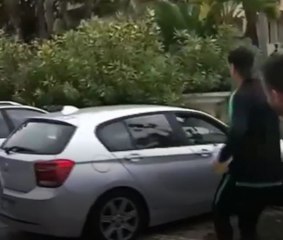 Cristiano Ronaldo 'steals' a phone from a fan recording him from a car | Oneindia Malayalam