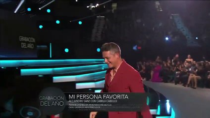 Alejandro Sanz besa a su novia en los Grammy Latino 2019