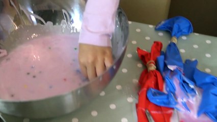 Sophia e Isabella - Desafio das Cores na Roleta e Slime Parte 2