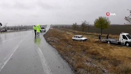 Köpeğe çarpan otomobil şarampole yuvarlandı: 4 yaralı