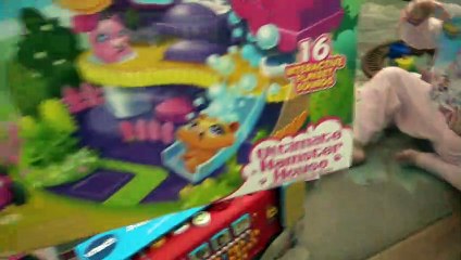 Sophia, Isabella e  Alice - Mostrando seus Presentes Novos