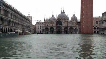 Cierran la plaza de San Marcos de Venecia por una nueva inundación