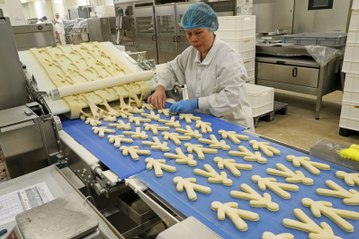 Dans les ateliers de Poulaillon, on fabrique les Mannala pour la Saint-Nicolas