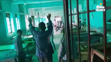 आयोग सदस्य की मौजूदगी में बच्चों ने मचाया तांडव