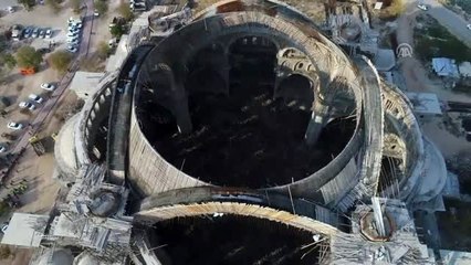 Cami inşaatında çöken iskelenin altında kalan mühendis aranıyor