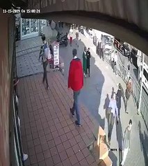 Başörtülü kadınlara saldırı