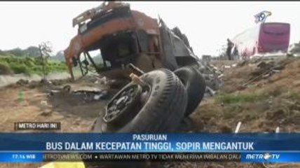 Tabrakan Bus Pariwisata vs Tronton Tewaskan 4 Orang