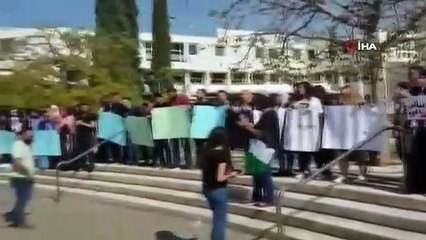 İsrail'in okul saldırılarına karşı Filistinli öğrencilerden protesto