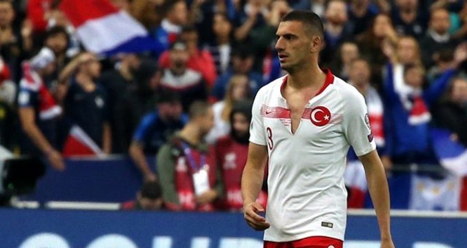 Merih Demiral sosyal medyayı salladı!