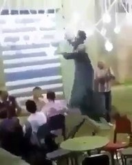 أنا اهو لما بحاول أفرح .. وأخرج نفسي من فترة أكتئاب