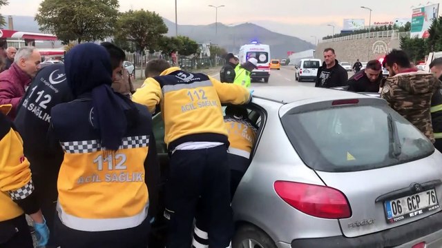 3 kişinin yaralandığı kaza anı kameraya yansıdı - KARABÜK