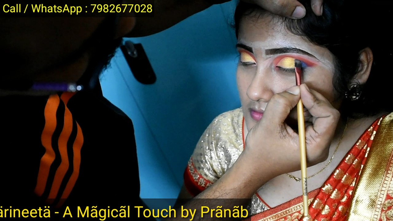 সাজকাহন || Traditional Bengali Bridal Makeover By Pranab || Gold Sparkly Indian Golden Eye Makeup
