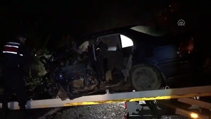 Otomobil tırın altına girdi - BURSA